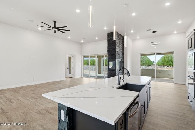 7557 Sussex Court, Las Cruces, NM 88007