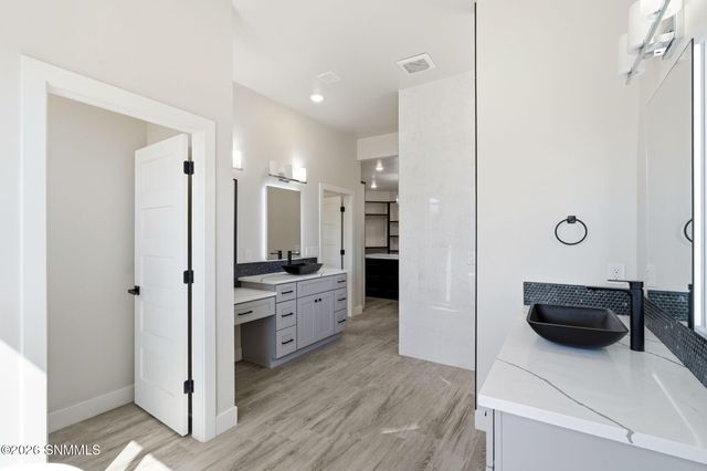 7557 Sussex Court, Las Cruces, NM 88007