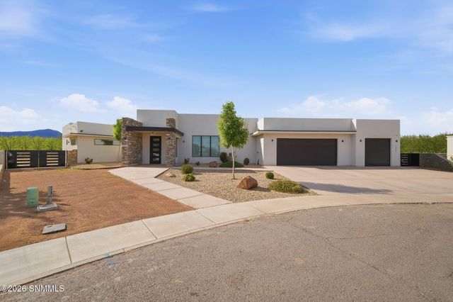 7557 Sussex Court, Las Cruces, NM 88007