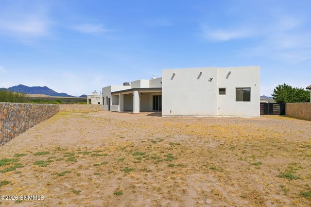 7557 Sussex Court, Las Cruces, NM 88007