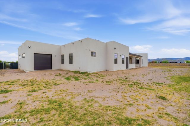 7557 Sussex Court, Las Cruces, NM 88007