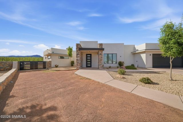 7557 Sussex Court, Las Cruces, NM 88007