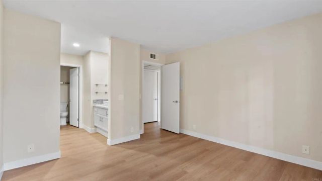 7385 Calle Cristobal 225, San Diego, CA 92126