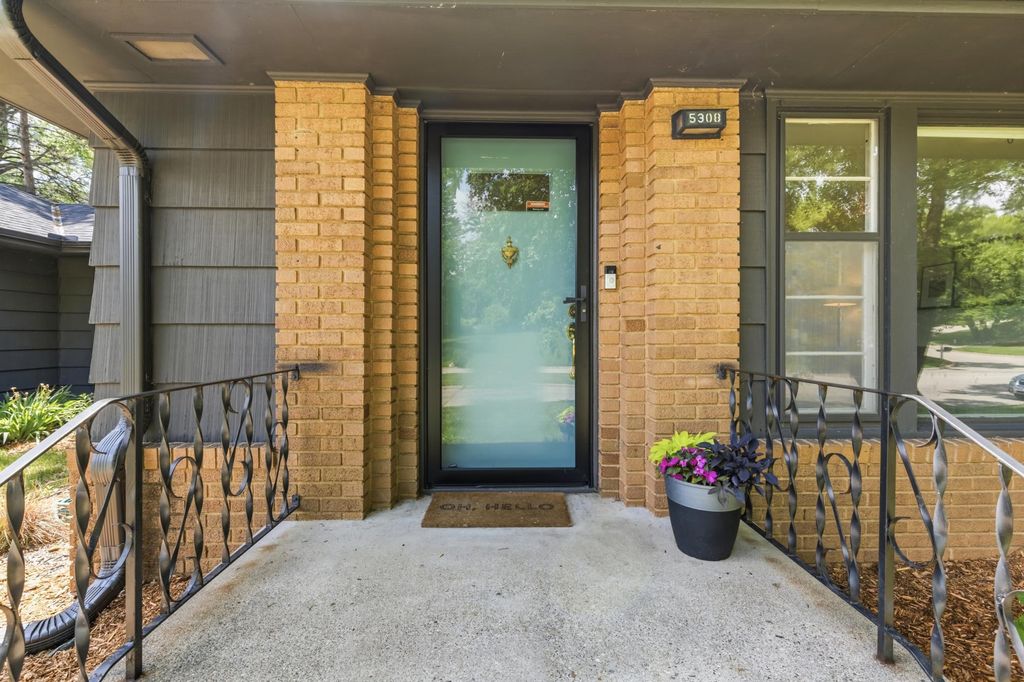 5308 Ayrshire Boulevard, Edina, MN 55436 — photo 3