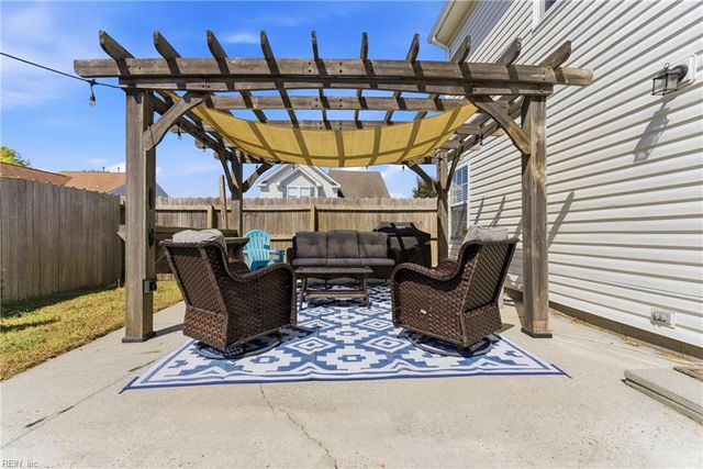 415 Prince Michael CT, Chesapeake, VA 23320