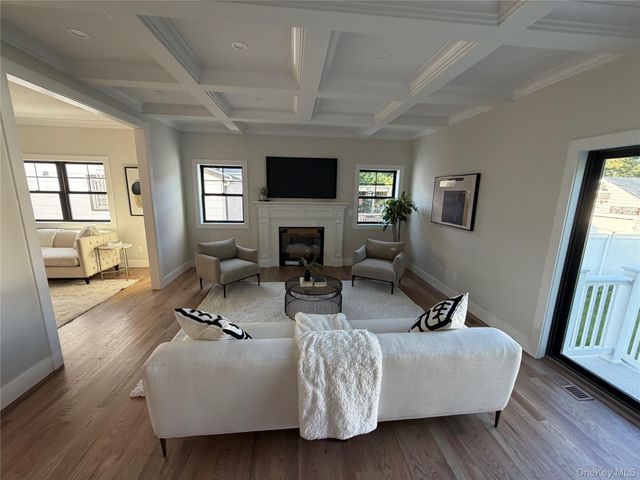 110 Stella Court, Lynbrook, NY 11563