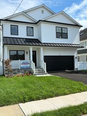 110 Stella Court, Lynbrook, NY 11563