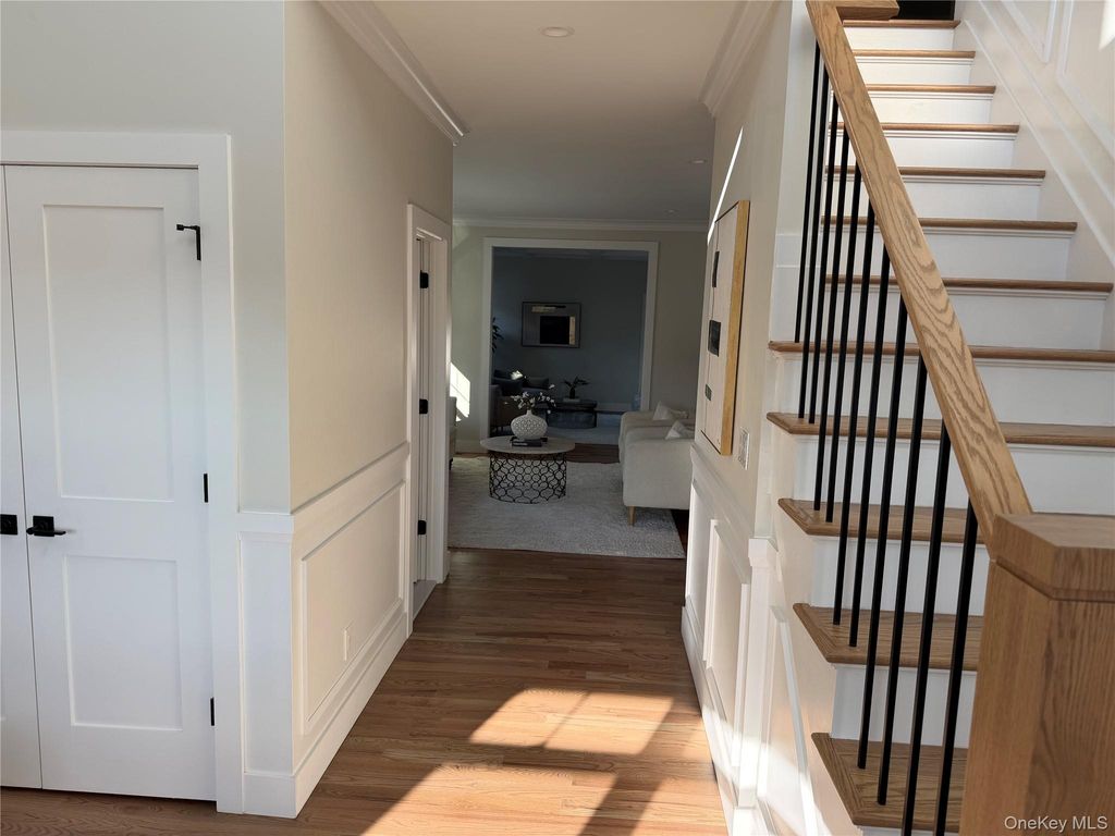 110 Stella Court, Lynbrook, NY 11563 — photo 2