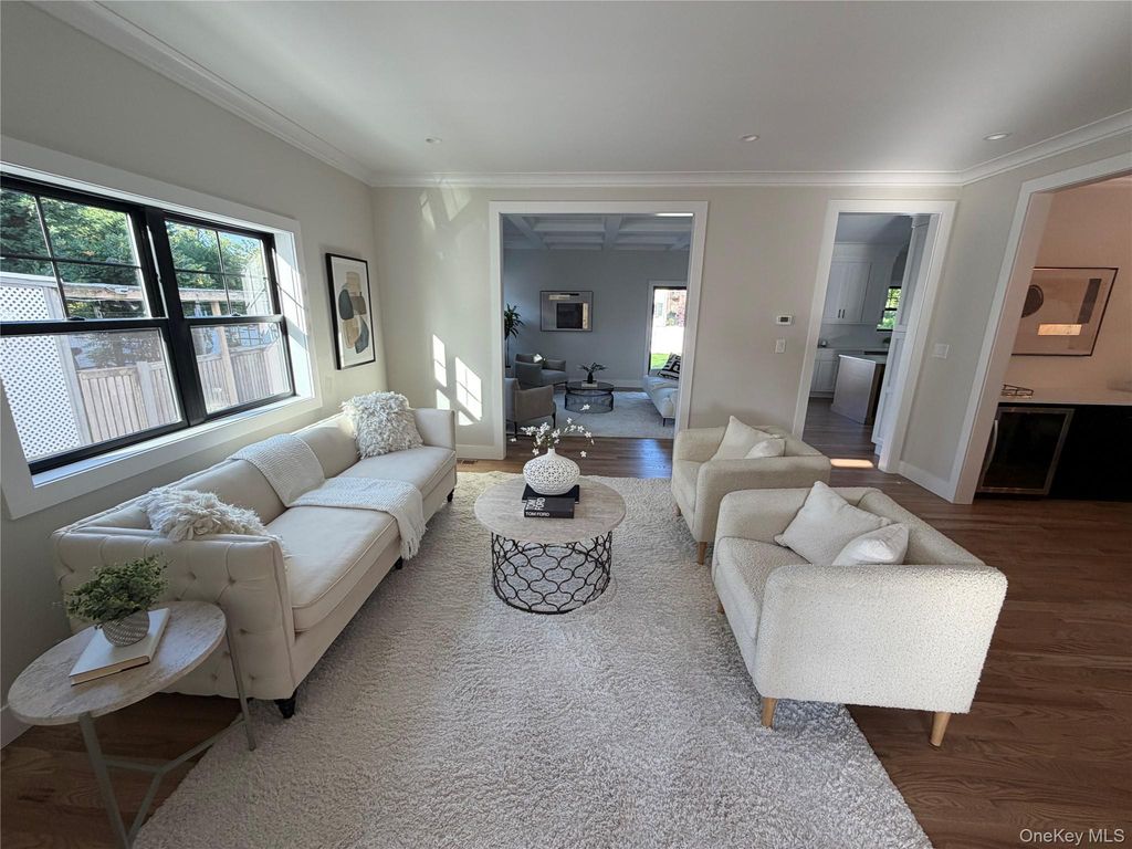 110 Stella Court, Lynbrook, NY 11563 — photo 3