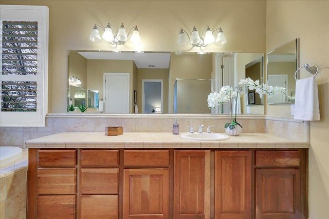 2317 Sutter View Ln, Lincoln, CA 95648