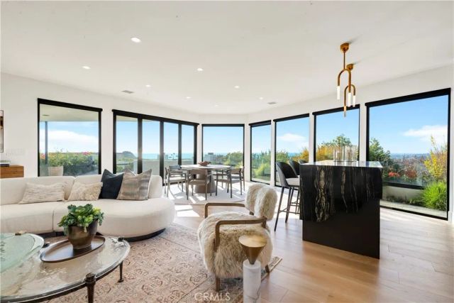 2720 Pebble, Corona Del Mar, CA 92625