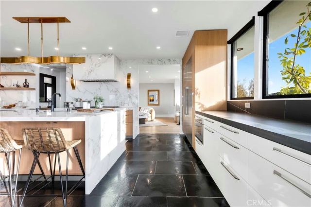 2720 Pebble, Corona Del Mar, CA 92625