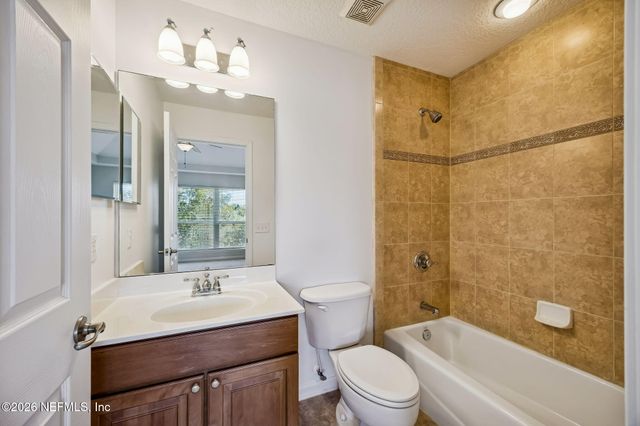 2115 AUTUMN COVE Circle, Fleming Island, FL 32003