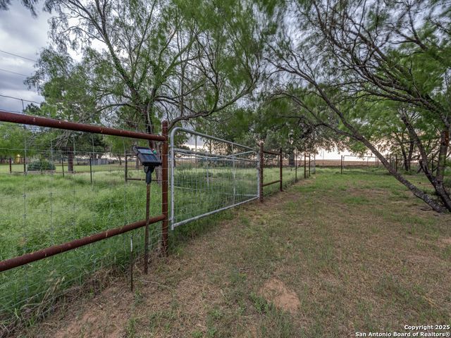 315 Simon, Pleasanton, TX 78064