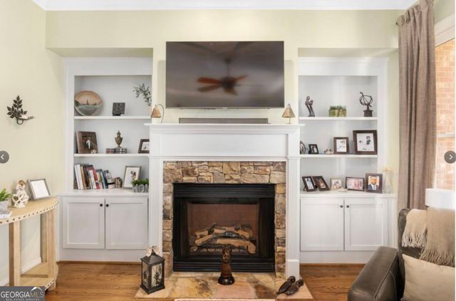 156 W Ridge Way, Roswell, GA 30076