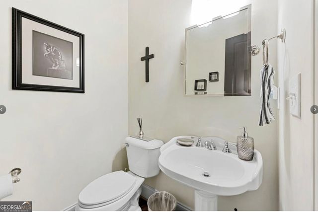 156 W Ridge Way, Roswell, GA 30076