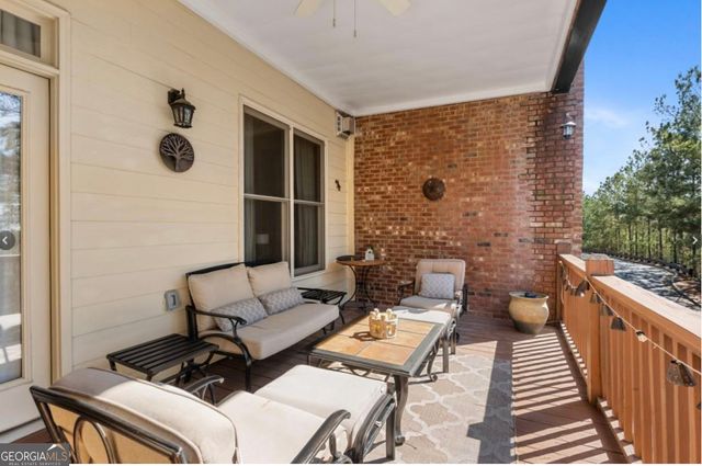 156 W Ridge Way, Roswell, GA 30076