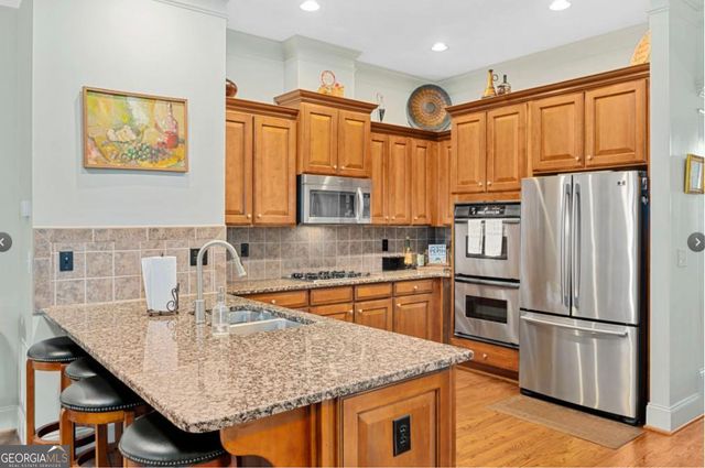 156 W Ridge Way, Roswell, GA 30076