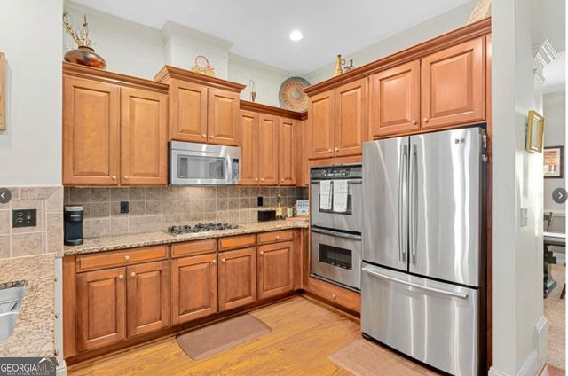 156 W Ridge Way, Roswell, GA 30076