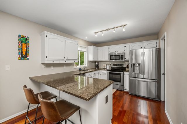 9361 Lake Drive, West Des Moines, IA 50266