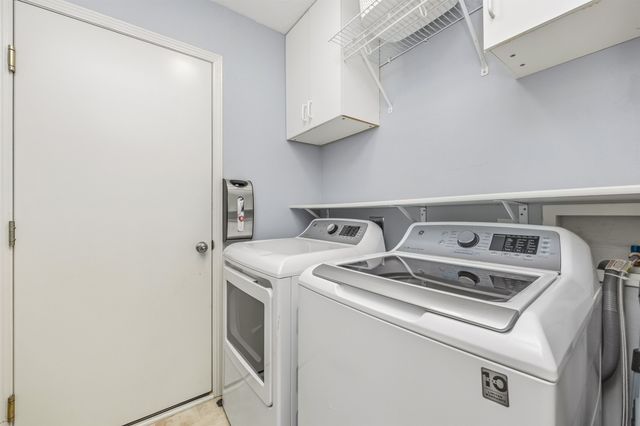 9361 Lake Drive, West Des Moines, IA 50266