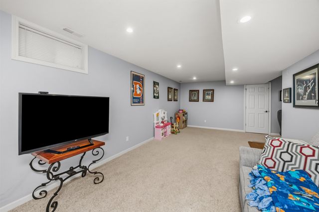 9361 Lake Drive, West Des Moines, IA 50266