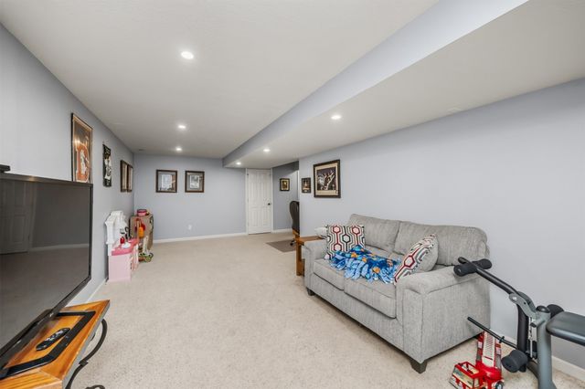 9361 Lake Drive, West Des Moines, IA 50266