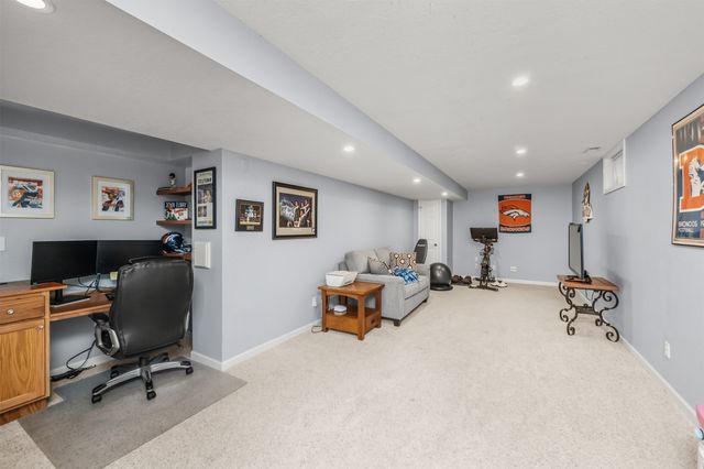 9361 Lake Drive, West Des Moines, IA 50266