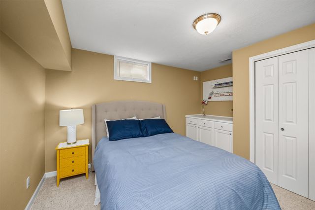 9361 Lake Drive, West Des Moines, IA 50266