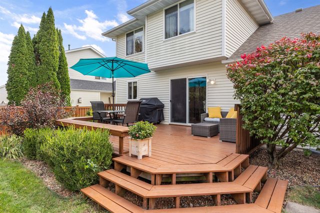 9361 Lake Drive, West Des Moines, IA 50266