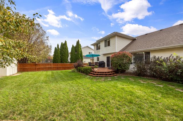 9361 Lake Drive, West Des Moines, IA 50266