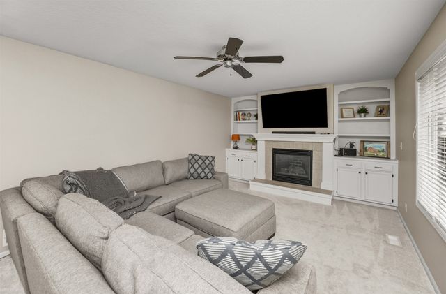 9361 Lake Drive, West Des Moines, IA 50266