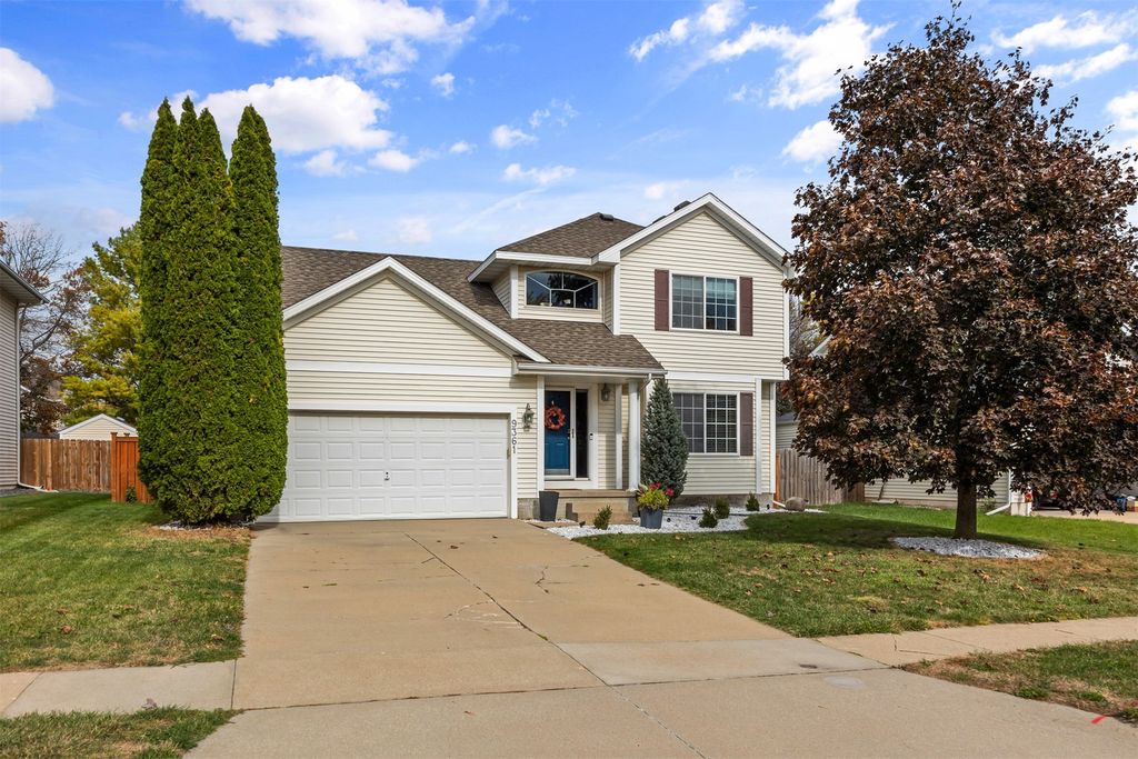 9361 Lake Drive, West Des Moines, IA 50266