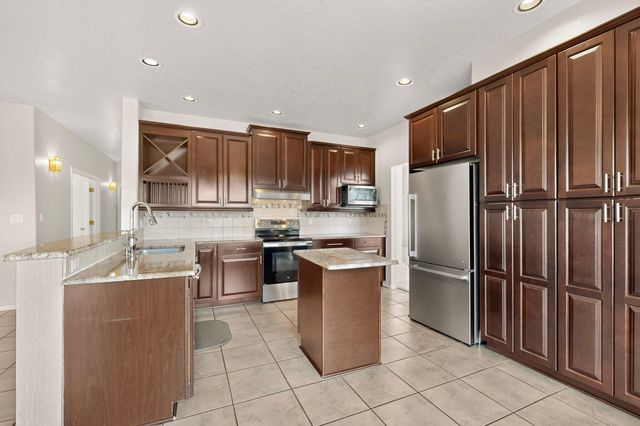 3173 Ashkirk Loop SE, Rio Rancho, NM 87124