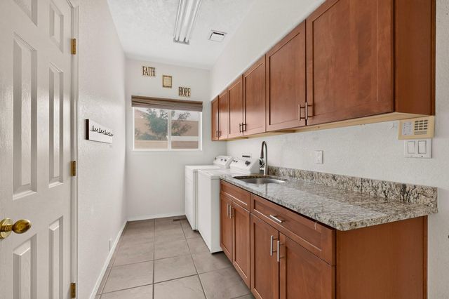 3173 Ashkirk Loop SE, Rio Rancho, NM 87124
