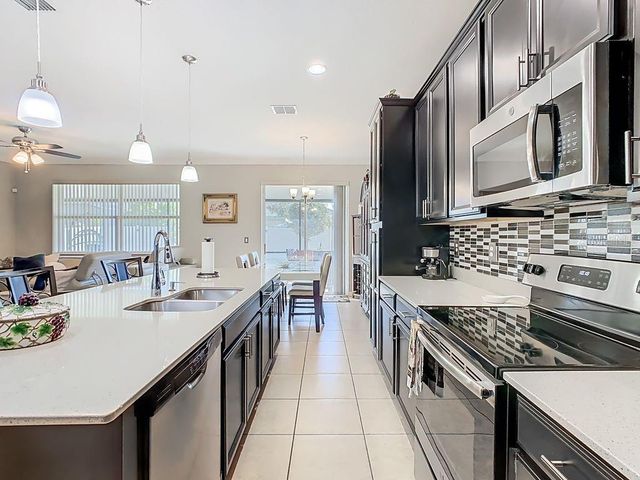 200 TRINITY RIDGE CIRCLE, Davenport, FL 33897