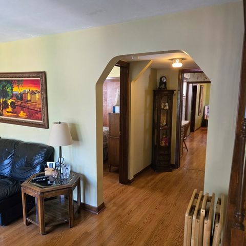 6213 W NEWPORT Avenue, Chicago, IL 60634