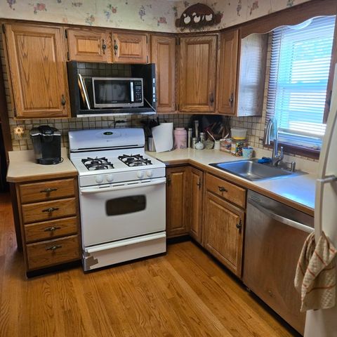6213 W NEWPORT Avenue, Chicago, IL 60634