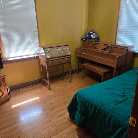 6213 W NEWPORT Avenue, Chicago, IL 60634