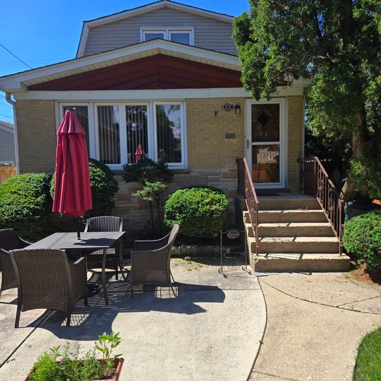 6213 W NEWPORT Avenue, Chicago, IL 60634