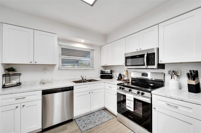 1216 HACIENDA DRIVE, Sun City Center, FL 33573