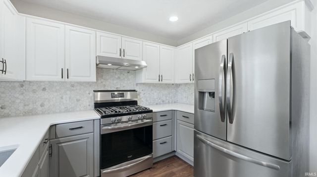8211 Fallen Pine Court, Fort Wayne, IN 46815