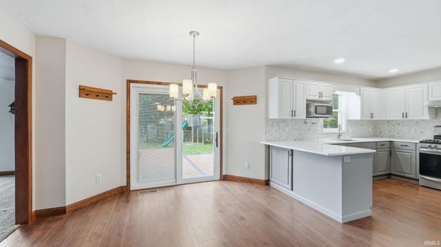 8211 Fallen Pine Court, Fort Wayne, IN 46815
