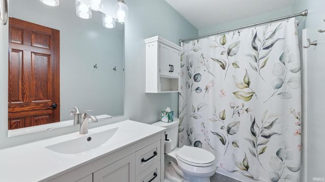 8211 Fallen Pine Court, Fort Wayne, IN 46815