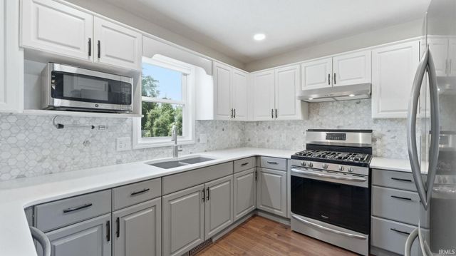 8211 Fallen Pine Court, Fort Wayne, IN 46815