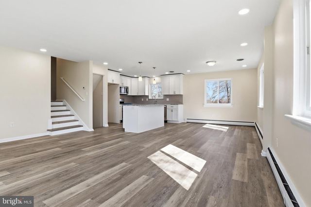 2893 SUNSET DR, Dallastown, PA 17313