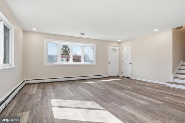 2893 SUNSET DR, Dallastown, PA 17313