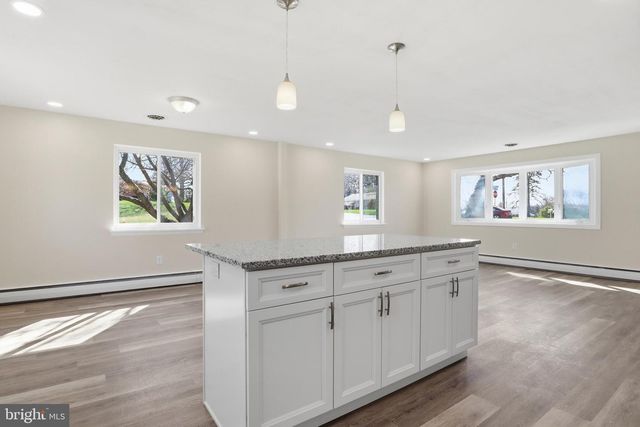 2893 SUNSET DR, Dallastown, PA 17313