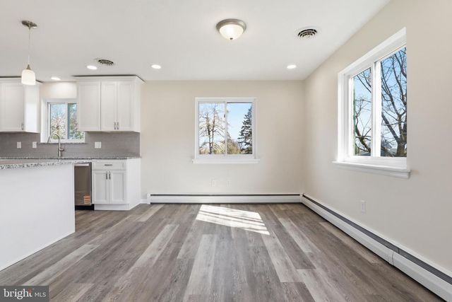 2893 SUNSET DR, Dallastown, PA 17313