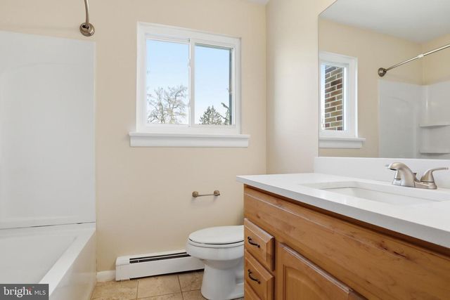 2893 SUNSET DR, Dallastown, PA 17313